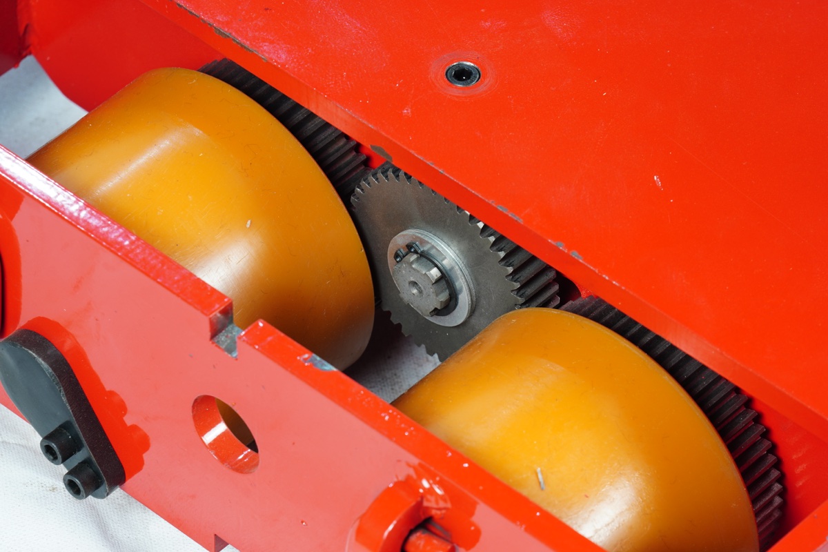 Electric machine skate